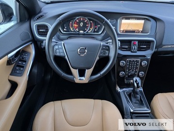 Volvo V40 II Hatchback Facelifting 2.0 D4 190KM 2017 Volvo V40 Salon PL Summum D4 190KM LED Skóra Nawi, zdjęcie 17