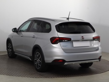 Fiat Tipo II Hatchback Facelifting 1.6 MultiJet 130KM 2022 Fiat Tipo 1.6 MultiJet, Salon Polska, zdjęcie 3