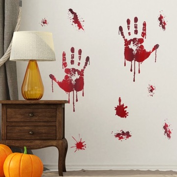 Украшение автомобиля на Хэллоуин отпечатками рук и кровью