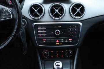 Mercedes CLA C117 Shooting Brake 1.6 200 156KM 2015 Mercedes CLA 200, Skóra, Navi, Xenon, Bi-Xenon, zdjęcie 12