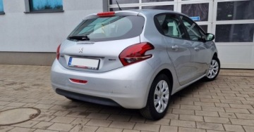 Peugeot 208 I Hatchback 5d Facelifting 1.2 PureTech 82KM 2017 Peugeot 208 Salon PL Faktura VAT Climatronic Czujnik deszczuzmierzchu 1.2, zdjęcie 4