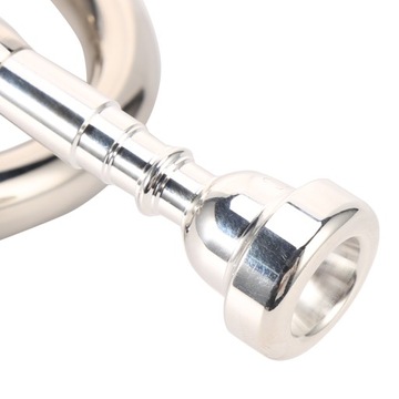 Стандартная труба Bb с посеребренным мундштуком.