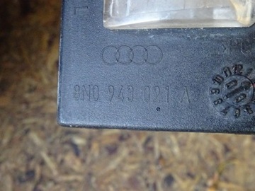 AUDI TT 8N OSVĚTLENÍ LAMPA TABULKY SPZ LEVÝ 8N0943021A
