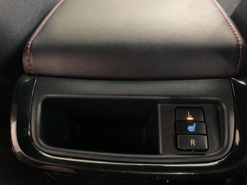 Toyota Hilux VIII Podwójna kabina Facelifting 2.8 D-4D 204KM 2023 Toyota Hilux 2.8 D-4D Double Cab GR Sport 4x4 Toyo, zdjęcie 12