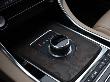 Jaguar XF II Sedan 2.0 i4D 180KM 2018 Jaguar XF 20d, 1. Właściciel, 177 KM, Automat, zdjęcie 16