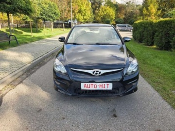 Hyundai i30 I CW Facelifting 1.6 CRDi 115KM 2011 Hyundai i30 Klimatronik Aluminiowe Felgi Czujniki Parkowania 1.6 Diesel, zdjęcie 1