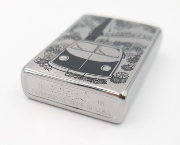 Подарочный набор бензиновой зажигалки Zippo.