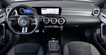 Mercedes Klasa A W177/V177 Sedan Facelifting 2.0 220 190KM 2023 Mercedes-Benz Klasa A Salon PL 4Matic AMG Line Kamera MBUX CarPlay Android, zdjęcie 18
