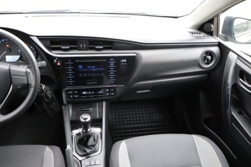 Toyota Auris II Hatchback 5d Facelifting 1.33 Dual VVT-i 99KM 2017 Toyota Auris 1.3 Dual VVT-i, Salon Polska, zdjęcie 7