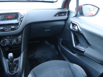 Peugeot 208 I Hatchback 3d 1.2 VTI 82KM 2013 Peugeot 208 1.2 PureTech, Salon Polska, Klima, zdjęcie 7