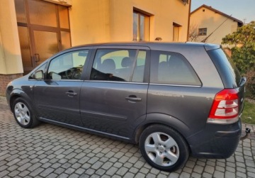 Opel Zafira B 1.6 Twinport ecoFLEX 115KM 2010 Opel Zafira 1.6I LPG 7-osob Zadbane Polecam. 1.6 BenzynaLPG 115KM, zdjęcie 6