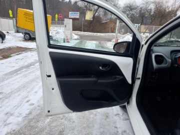 Toyota Aygo II Hatchback 5d 1.0 VVT-i 69KM 2016 TOYOTA AYGO (_B4_) 1.0 (KGB40_) 69 KM, zdjęcie 9