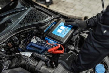 HOEGERT СТАРТЕР ПУСКОВОЕ УСТРОЙСТВО 400A POWERBANK COMPRESSOR HT8G624