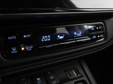 Toyota Auris II Hatchback 5d Facelifting 1.8 Hybrid 136KM 2017 Toyota Auris navi kamera grzane fotele tempomat, zdjęcie 25