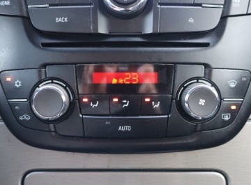 Opel Insignia I Sports Tourer 2.0 CDTI ECOTEC 130KM 2011 Opel Insignia 2.0 CDTI, Navi, Klima, Klimatronic, zdjęcie 11