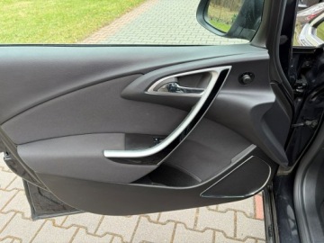 Opel Astra J Hatchback 5d 1.4 Turbo ECOTEC 120KM 2011 Opel Astra 1.4 turbo 120 KM Sportowe fotele Alu 18, zdjęcie 10