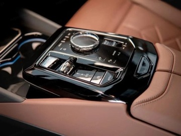 BMW Seria 5 G90-91 Sedan Plug-In 3.0 50e 489KM 2025 BMW Seria 5 550e xDrive Sport Sedan 3.0 (489KM) 2025, zdjęcie 7