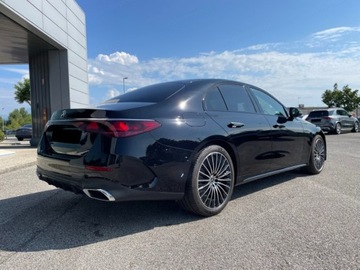 Mercedes Klasa E W214 Sedan 2.0 220d 197KM 2025 E Klasa 220 d 4-Matic AMG 2.0 (197KM) 2025, zdjęcie 4