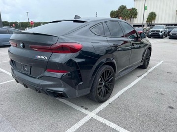 BMW X6 G06 2021 BMW X6 M50i 2021 4.4l 4.4 Benzyna 523KM, zdjęcie 3
