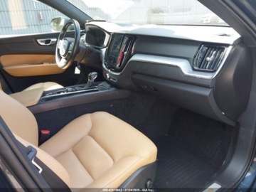 Volvo XC60 II Crossover T5 250KM 2020 Volvo XC 60 2020 VOLVO XC60 T5 MOMENTUM 2.0 Benzyna 250KM, zdjęcie 13