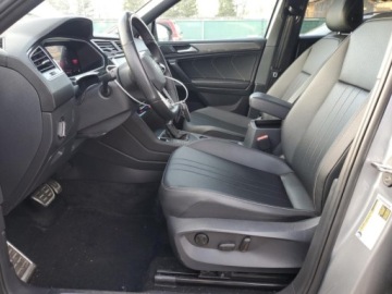 Volkswagen Tiguan II 2023 Volkswagen Tiguan Se R-Line Black, 2023r., 2.0L 2.0 Benzyna 184KM, zdjęcie 7