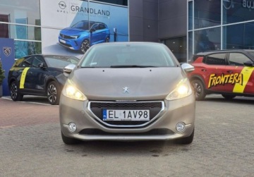 Peugeot 208 I Hatchback 3d 1.2 VTI 82KM 2014 Peugeot 208 1,2 82KM - Active - salon PL, bezwypadkowy 1.2 Benzyna 82KM, zdjęcie 9