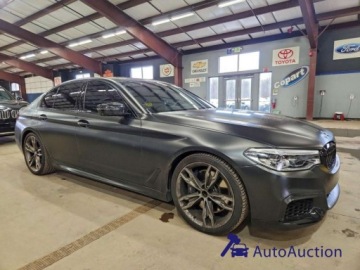 BMW Seria 5 G30-G31 2018 BMW Seria 5 2018 BMW M550XI 4.4 Benzyna 456KM