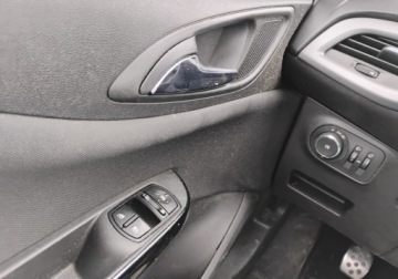 Opel Corsa E Hatchback 3d 1.2 Twinport 70KM 2015 Opel Corsa 2015r, 1.2 Benzyna. Uszkodzony. Poobijany. Jezdzi. 1.2 Benzyna, zdjęcie 11