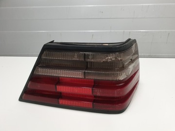 MERCEDES W124 LAMPA PRAWY TYŁ TYLNA SEDAN