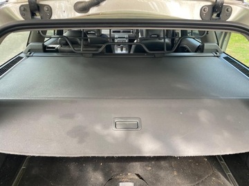 ROLETA KUFRU VOLVO XC70 07- ČERNÁ TMAVÁ