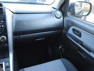 Suzuki Grand Vitara II SUV 1.6 i 16V 106KM 2006 Suzuki Grand Vitara 1.6, GAZ, 4X4, Klima, zdjęcie 7