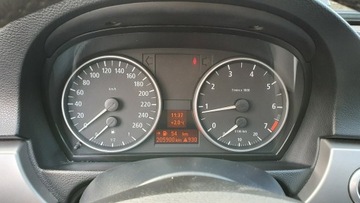 BMW Seria 3 E90-91-92-93 Limuzyna E90 320i 150KM 2005 BMW 320 2.0i 150KM # Climatronic # 2x PDC # Szyber, zdjęcie 16