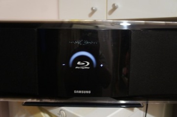 Саундбар с проигрывателем Blu-ray + сабвуфер + пульт дистанционного управления SAMSUNG HT-BD8200