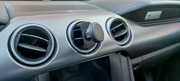 Магнитный держатель телефона для Ford Mustang 6-го поколения.