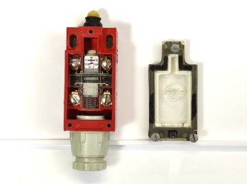 BERNSTEIN I-U1Z 10A 380В DPDT КОНЦЕВОЙ ВЫКЛЮЧАТЕЛЬ