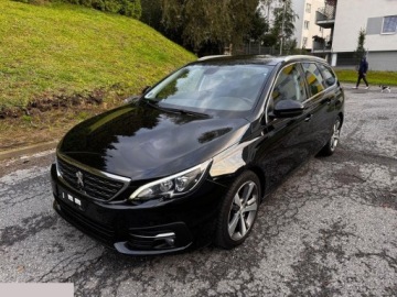 Peugeot 308 II SW Facelifting 1.2 PureTech 130KM 2018 Peugeot 308 1.2 130KM e-THP Stop &amp; Start Allure 2018r, zdjęcie 1