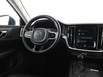 Volvo V60 I Kombi Facelifting 2.0 D4 DRIVE-E 190KM 2018 Volvo V60 2.0 D4 Automat Momentum Nawigacja, zdjęcie 15