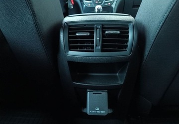 Opel Insignia I Sedan Facelifting 2.0 CDTI Ecotec 170KM 2015 Opel Insignia 2.0 CDTI 170KM Cosmo Liftback SalonPL SerwisASO FV23 Gwaranc, zdjęcie 24