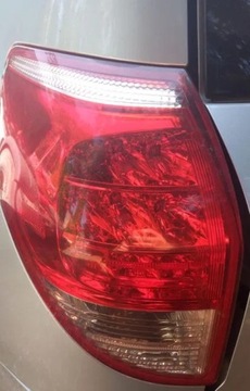 SVĚTLO LEVÝ ZADNÍ TOYOTA RAV 4 III 06-09