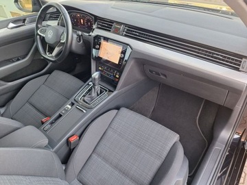 Volkswagen Passat B8 Variant Facelifting 2.0 TDI SCR 150KM 2022 Volkswagen Passat SalonPL serwis ASO 2.0TDI 150KM MatrixLED pakiety AppCon, zdjęcie 14