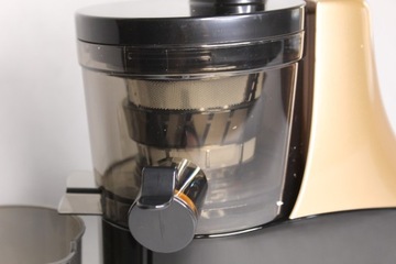 МЕДЛЕННАЯ СОКОВЫЖИМКА ДЛЯ ОВОЩЕЙ И ФРУКТОВ - STELLA