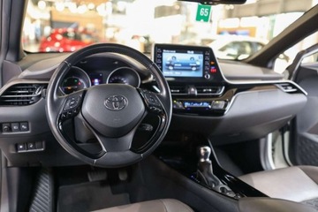 Toyota C-HR I Crossover Facelifting 1.8 Hybrid 122KM 2020 Toyota C-HR 1.8 Hybrid Executive 1.8 Hybryda 122KM, zdjęcie 21