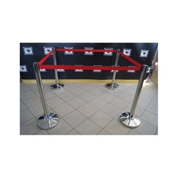 Серебряный барьерный столб с лентой, 230 см.