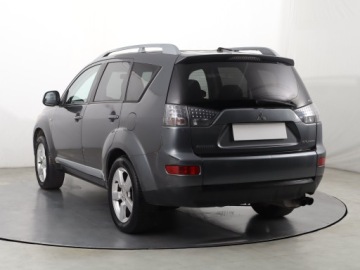 Mitsubishi Outlander II 2.0 DID DOHC 140KM 2007 Mitsubishi Outlander 2.0 DI-D, 4X4, 7 miejsc, zdjęcie 3