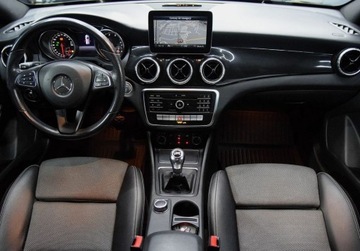 Mercedes CLA C117 Shooting Brake Facelifting 1.6 180 122KM 2018 Mercedes-Benz CLA 1.6 benzyna _ 122 KM _ 1.6 Benzyna 122KM, zdjęcie 4