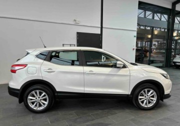 Nissan Qashqai II Crossover 1.6 DIG-T 163KM 2017 Nissan Qashqai z SalonuNaviKamera124 tys. wpisuje na fakturzeOrg.lakier1wl, zdjęcie 3