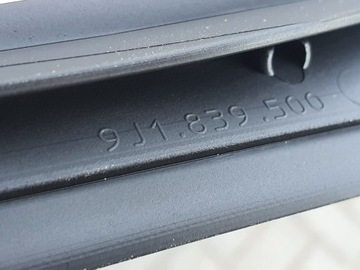 ПРОКЛАДКА ДВЕРИ PORSCHE TAYCAN НИЖНЯЯ СПРАВА ЗАДНЯЯ