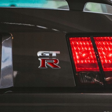 ZNAK ZNAKY NÁLEPKA DO NISSAN GTR