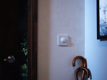 НАСТЕННЫЙ ВЫКЛЮЧАТЕЛЬ PHILIPS HUE SMART # 929002223005 # БЕЛЫЙ