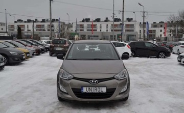 Hyundai i20 I Hatchback 5d Facelifting 1.2 DOHC 85KM 2013 Hyundai i20 LIFT Benzyna 1.2 Klimatyzacja 1.2 Benzyna 85KM, zdjęcie 2